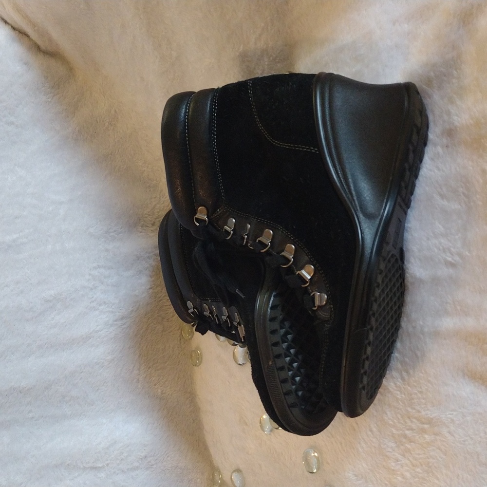 Aerosoles Women's Black Lace-Up Ankle Boots